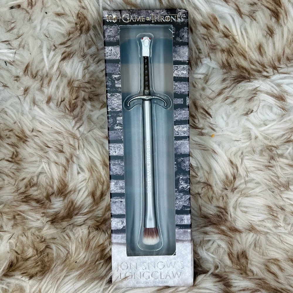 Urban Decay Game of Thrones Jon Snow Long claw Eye shadow brush